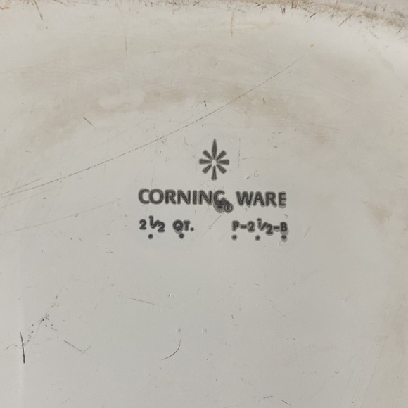 Corning Ware 2.5 quart covered casserole. Vintage 1960s cookware with lid. - Picture 3 of 4